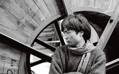 تُفتح رسالة، أمضغُ ظلاماً